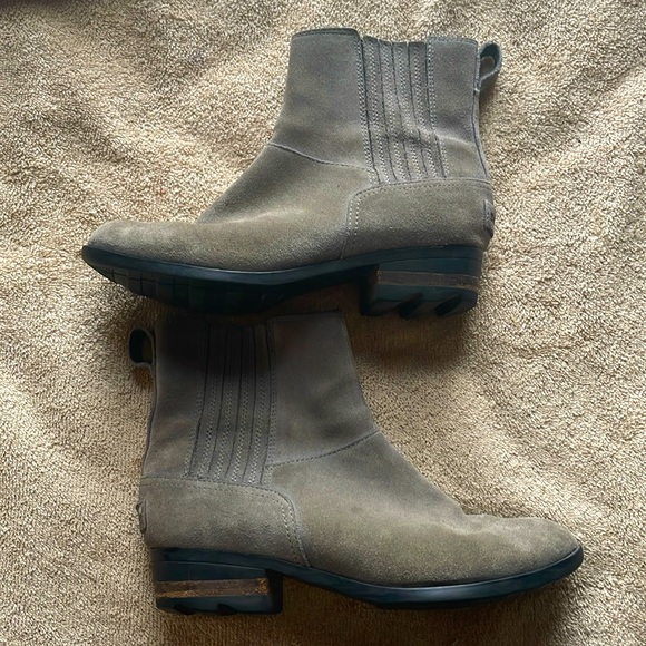 Sorel Shoes - Sorel 7 Gray Suede Booties